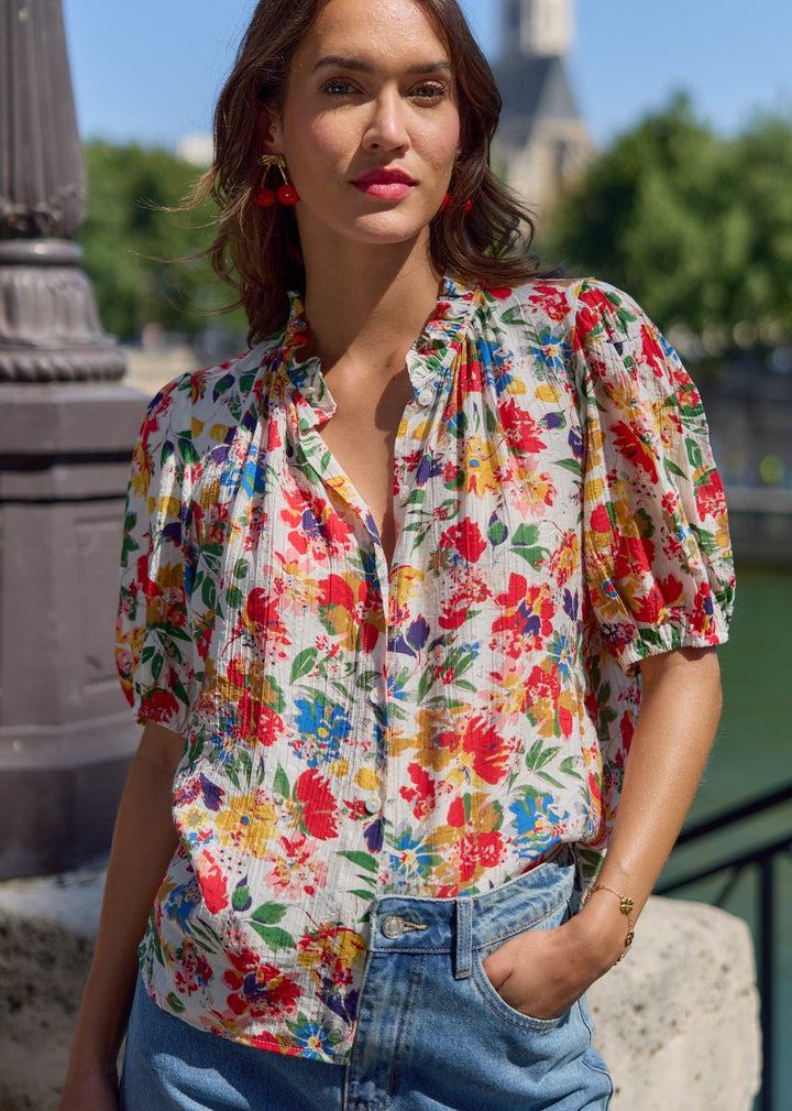 Blouse à motifs col rond volanté