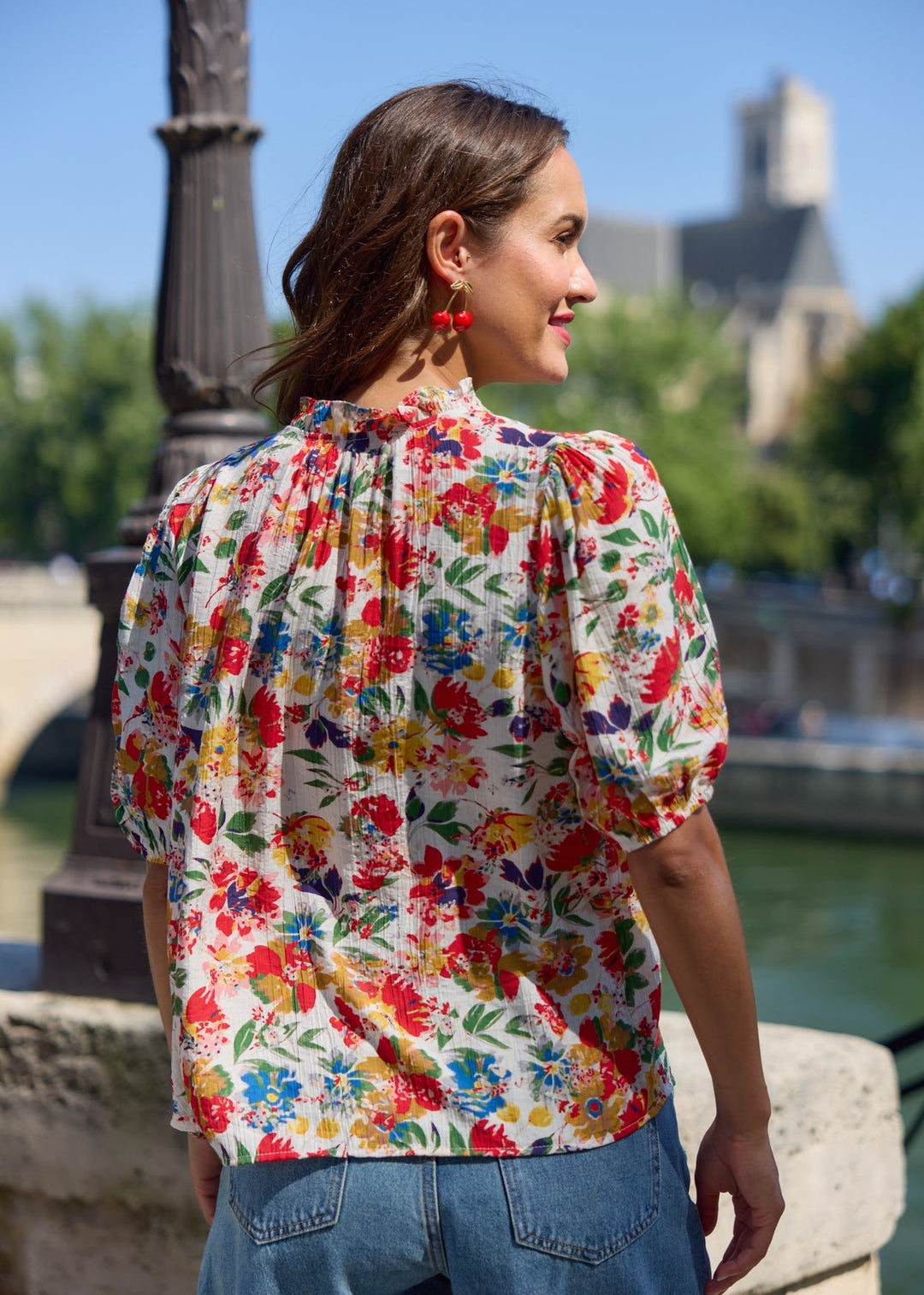 Blouse à motifs col rond volanté