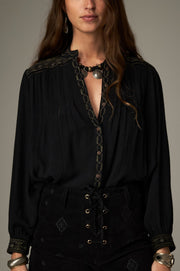 Blouse noire à broderies