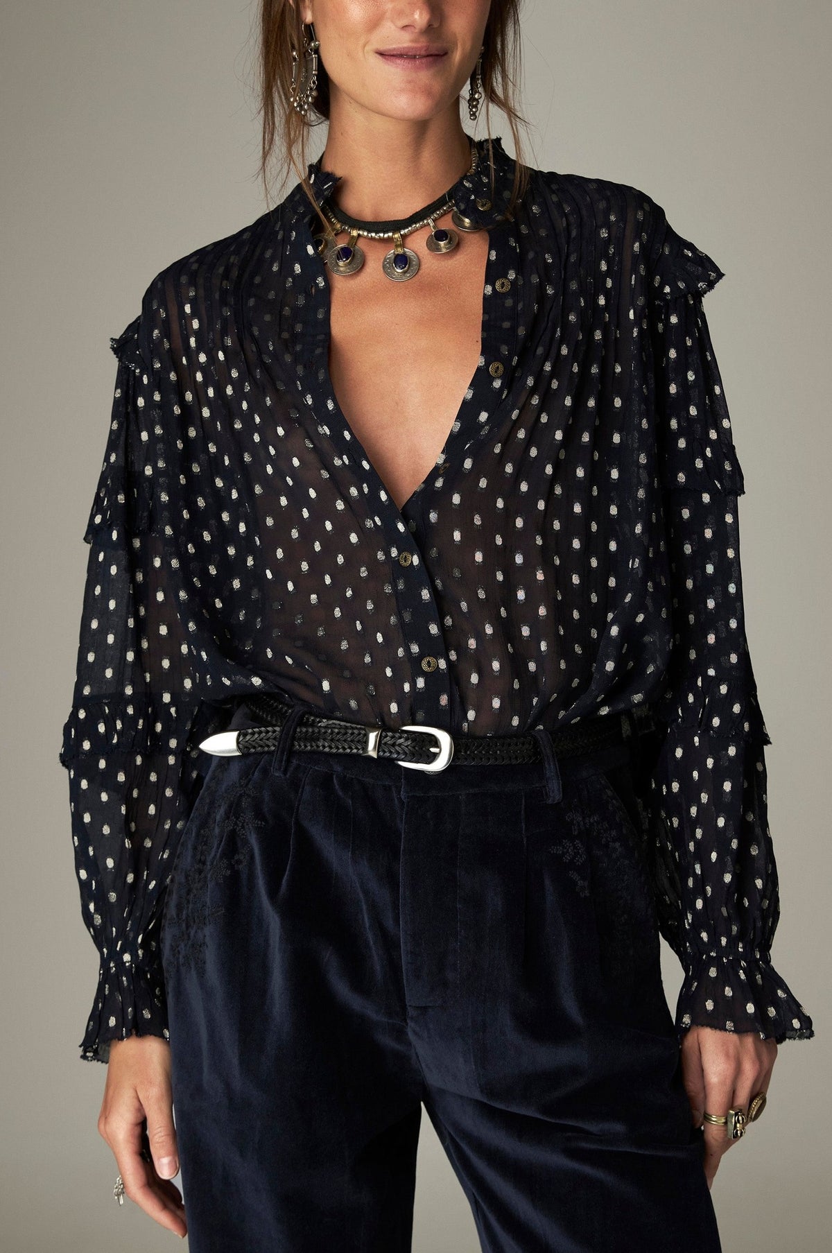 Blouse à volants et col officier