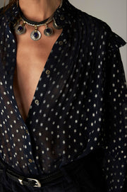 Blouse à volants et col officier