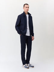 Blouson bleu marine — vue portée en pied