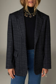 Blazer gris anthracite à carreaux, vue portée de face rapprochée