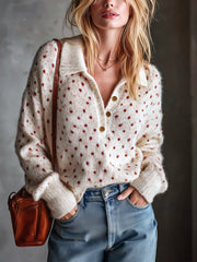 Cardigan beige à pois rouges — vue portée de face, autre pose