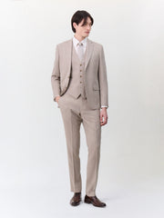 Costume 2 pièces beige — vue portée de face, en pied avec cravate