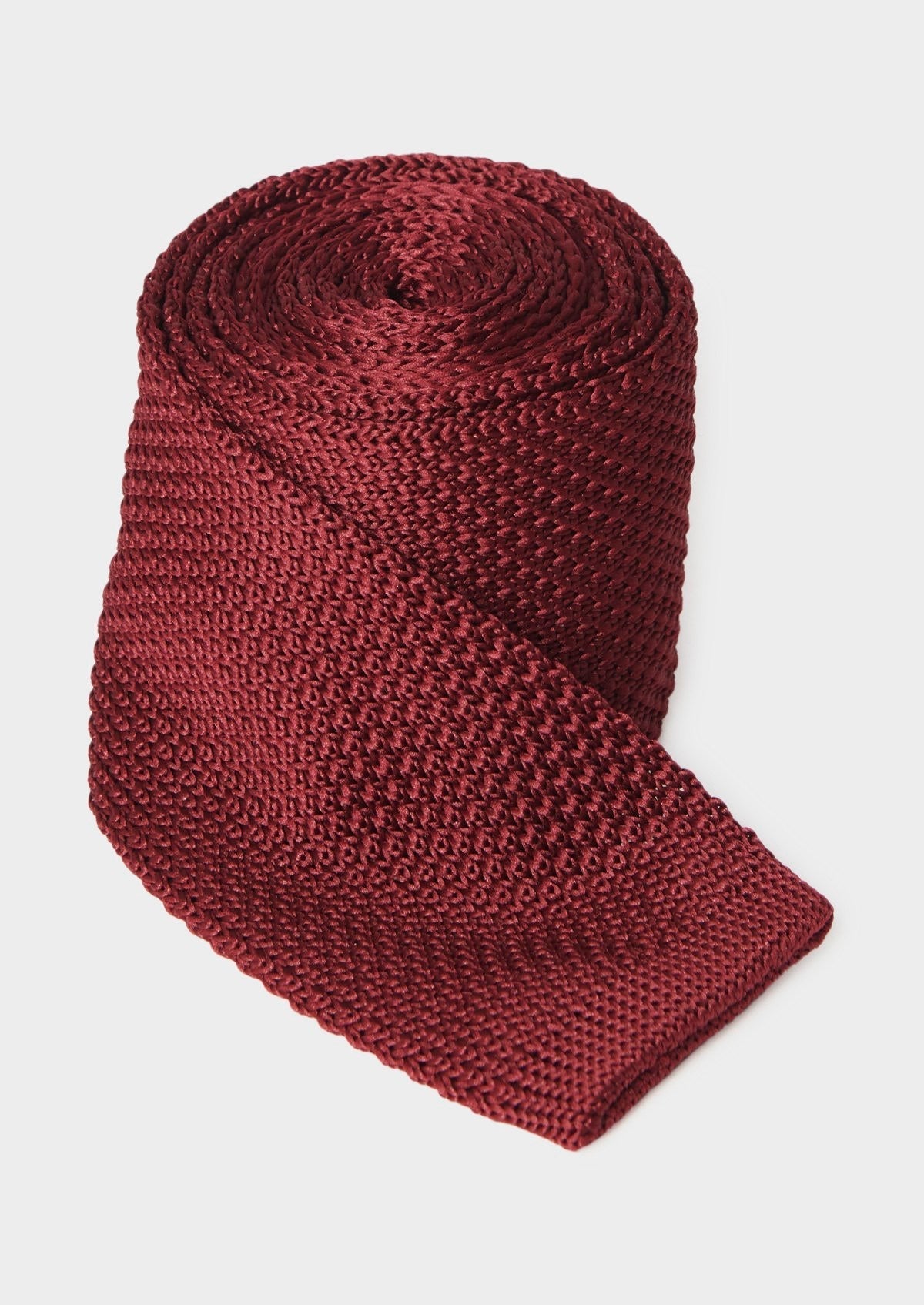 Cravate fine bordeaux — vue de face. Soniel Paris.