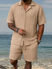 Ensemble deux pièces maille beige — vue portée sur la plage