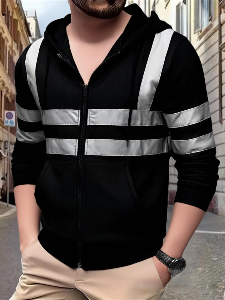 Sweat à capuche noir à bandes réfléchissantes, vue rapprochée de face