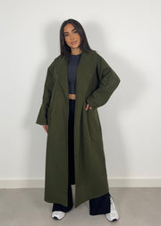 Manteau kaki à ceinture, vue portée de face, ouvert