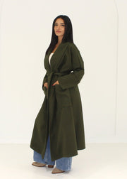 Manteau kaki à ceinture, vue portée de trois-quarts
