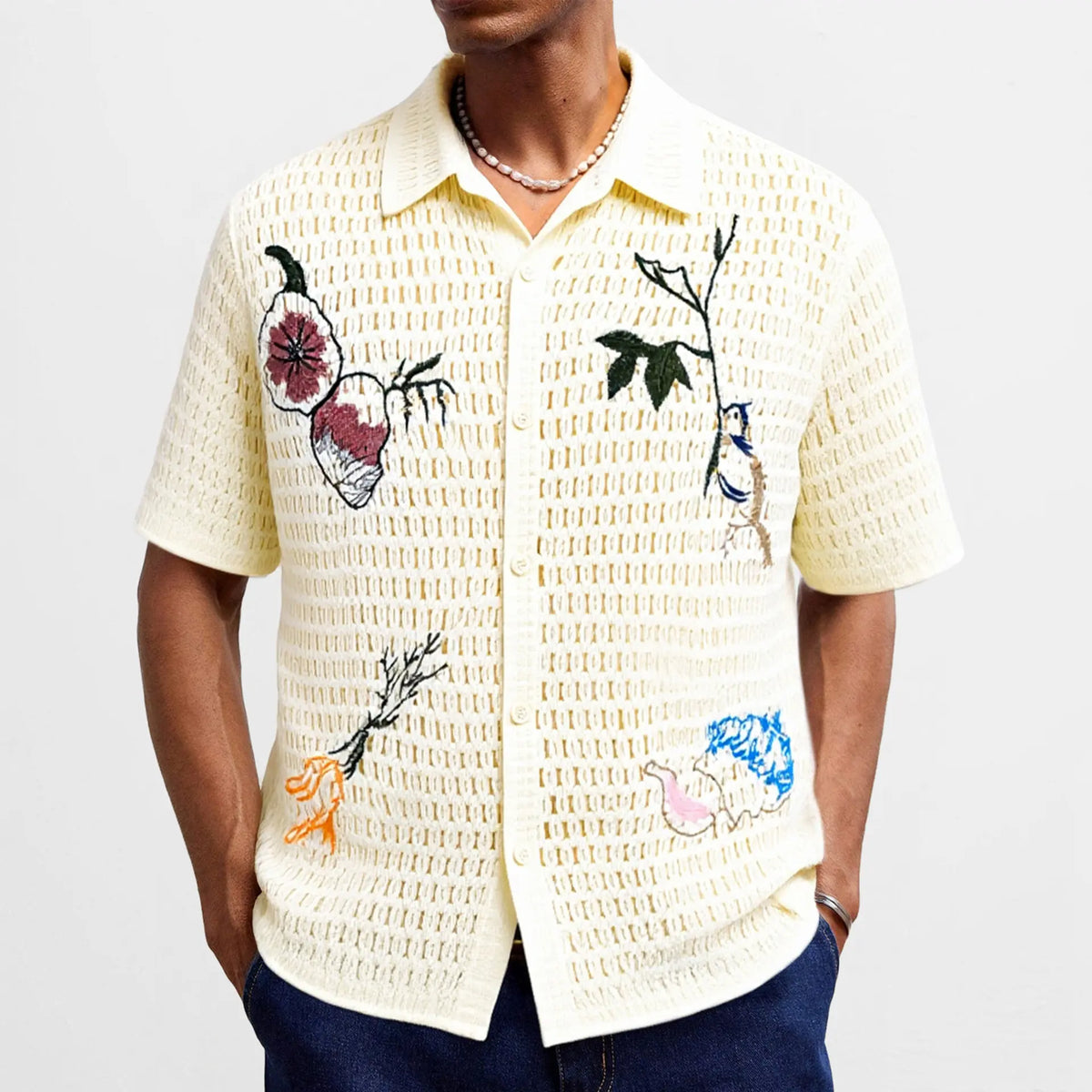 Haut en maille brodée — vue portée de face, broderies florales