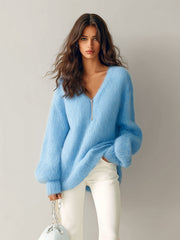 Gilet bleu zippé maille duveteuse — vue portée de face, debout droit
