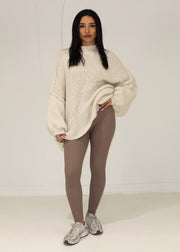 Legging côtelé taupe taille haute, vue portée de face
