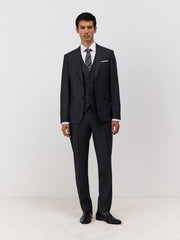 Gilet de costume anthracite — détail du col. Soniel Paris.