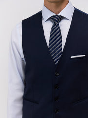 Gilet de costume bleu marine — gros plan encolure en V, boutons et cravate