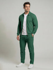 Ensemble zippé à texture gaufrée vert foncé — vue portée en marche