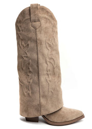 Bottes hautes à surpiqûres — vue de face, paire posée en studio, broderies et tige superposée