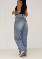 Jean taille haute jambe large bleu clair, vue de dos