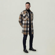 Manteau à grands carreaux marron et beige — vue portée en pied