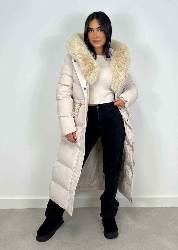 Parka longue beige à fourrure, vue portée ouverte