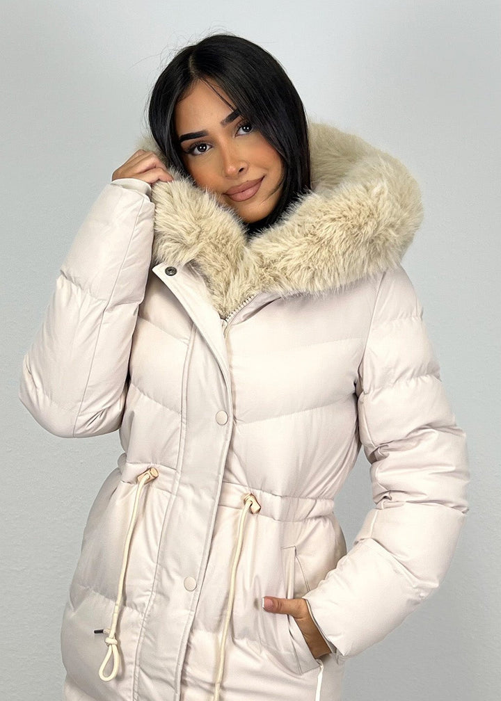Parka longue beige à fourrure, vue portée rapprochée