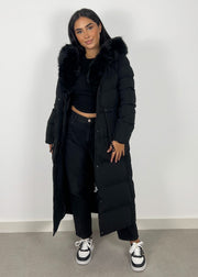 Parka longue noire à capuche — vue portée ouverte.