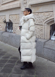 Manteau matelassé beige clair à capuche, vue portée de profil