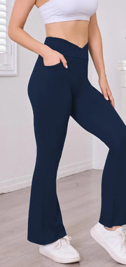 Legging flare à poches Oriane bleu marine, vue portée de face