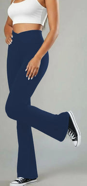 Legging flare Sidonie à taille croisée bleu marine, vue portée de face