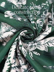 Chemise hawaïenne verte — gros plan du tissu vert à motifs blancs