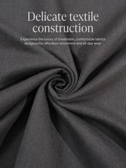 T-shirt imprimé as de pique noir — gros plan du tissu en volutes
