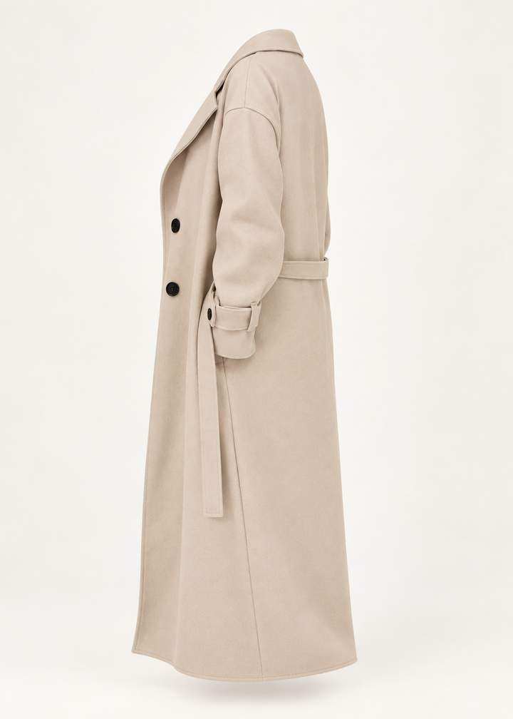 Manteau beige à double boutonnage, vue trois quarts dos de la pièce isolée