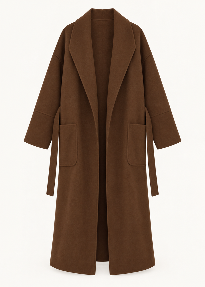 Manteau brun à ceinture, vue de face de la pièce isolée