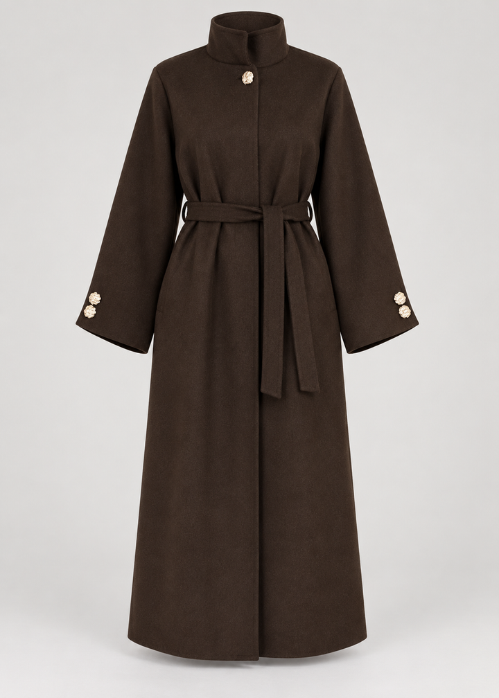 Manteau brun foncé à col montant, pièce isolée vue de face