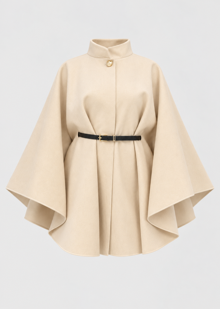 Manteau cape beige à ceinture, pièce isolée de face