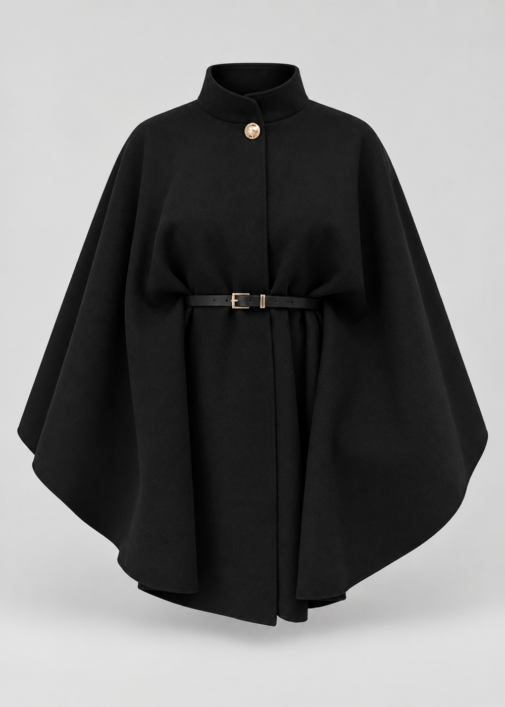 Manteau cape noir à ceinture, pièce isolée vue de face