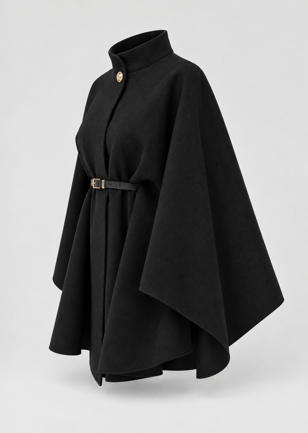 Manteau cape noir à ceinture, pièce isolée vue de profil