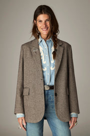 Blazer à chevrons marron, vue portée de face