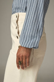 Blouse à rayures — détail du poignet et du côté