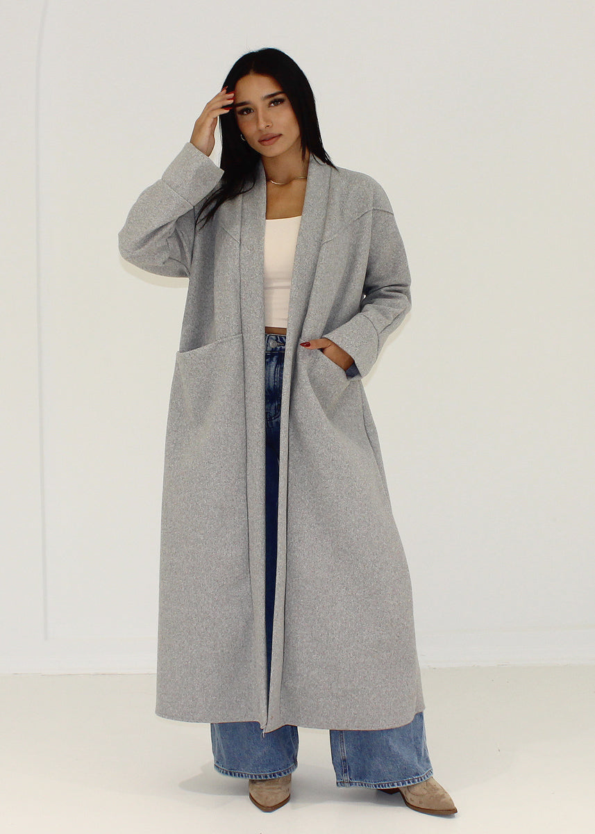 Manteau oversize gris, vue portée de face