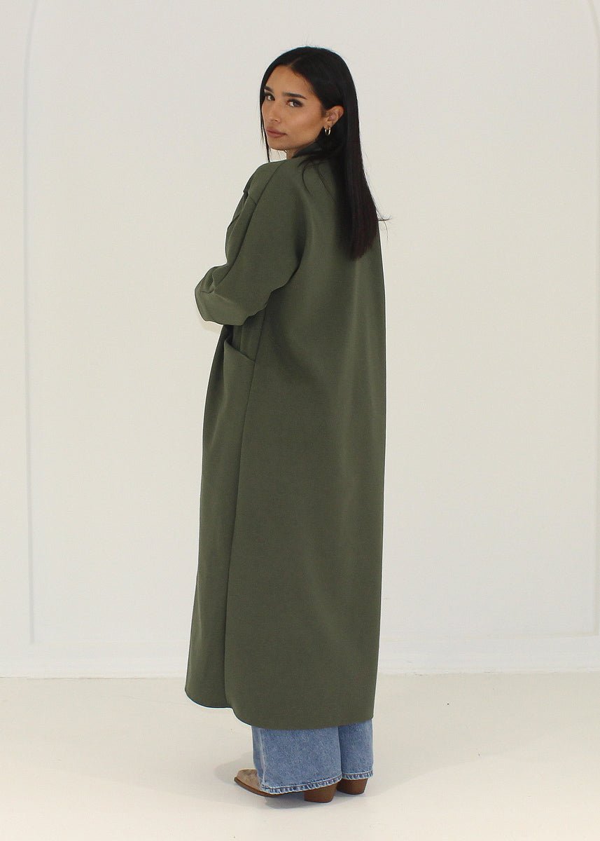 Manteau oversize kaki, vue portée de dos