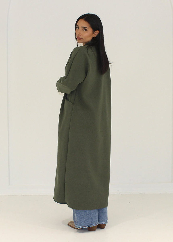 Manteau oversize kaki, vue portée de dos