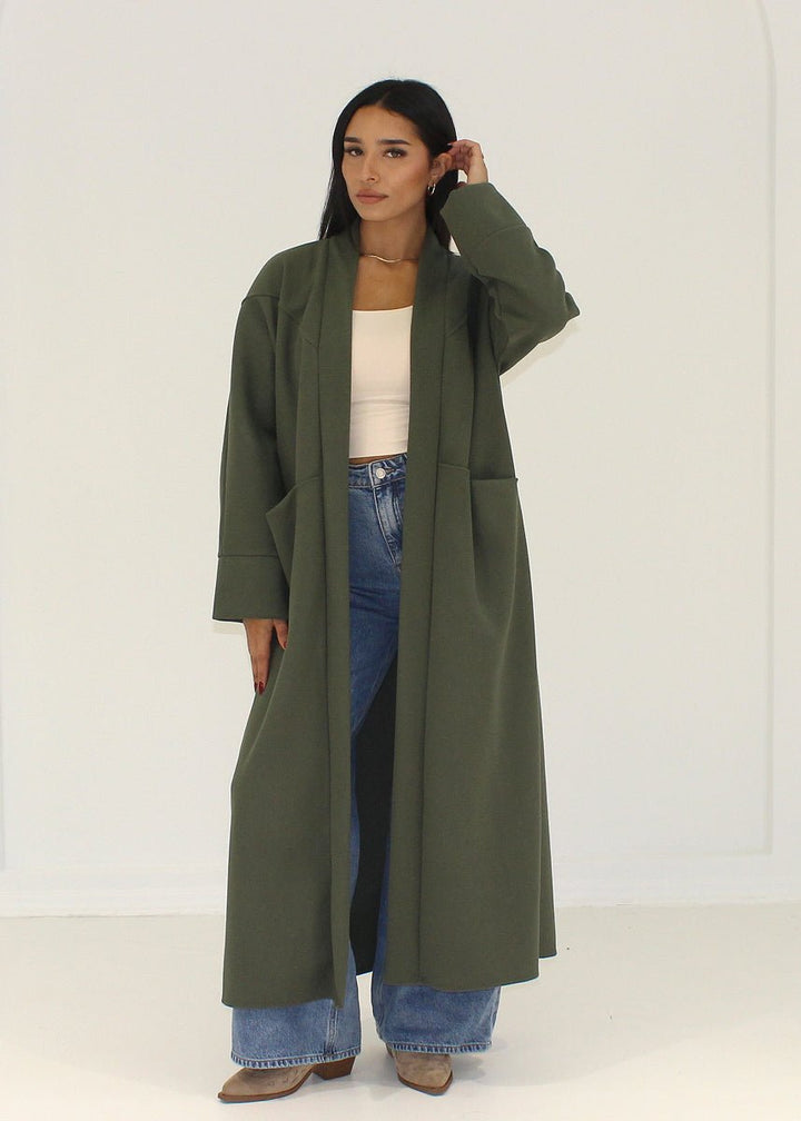 Manteau oversize kaki, vue portée de face, ouvert