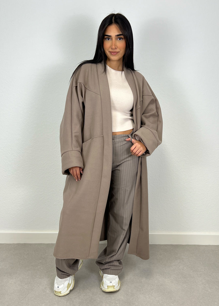 Manteau oversize taupe, vue portée de face