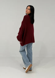 Cardigan oversize bordeaux — vue portée de dos