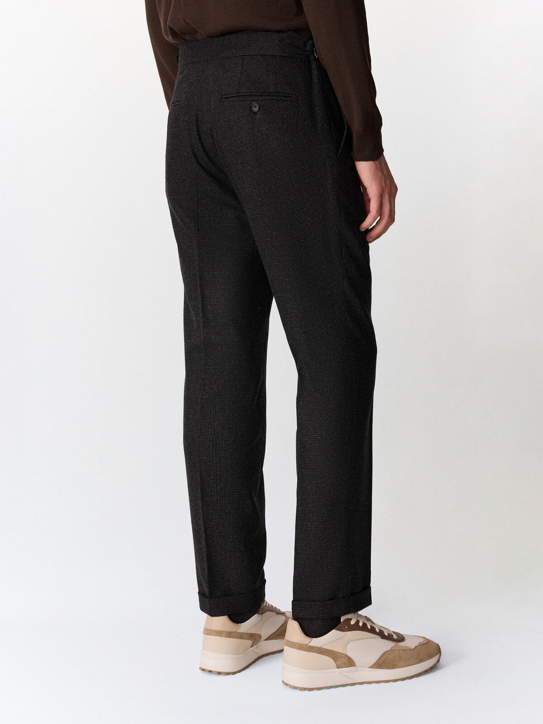 Pantalon slim anthracite à carreaux — vue portée de dos