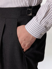Chino anthracite, détail de la taille