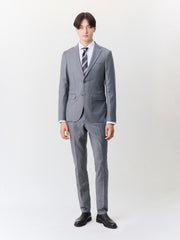 Pantalon slim gris à rayures, vue portée en pied