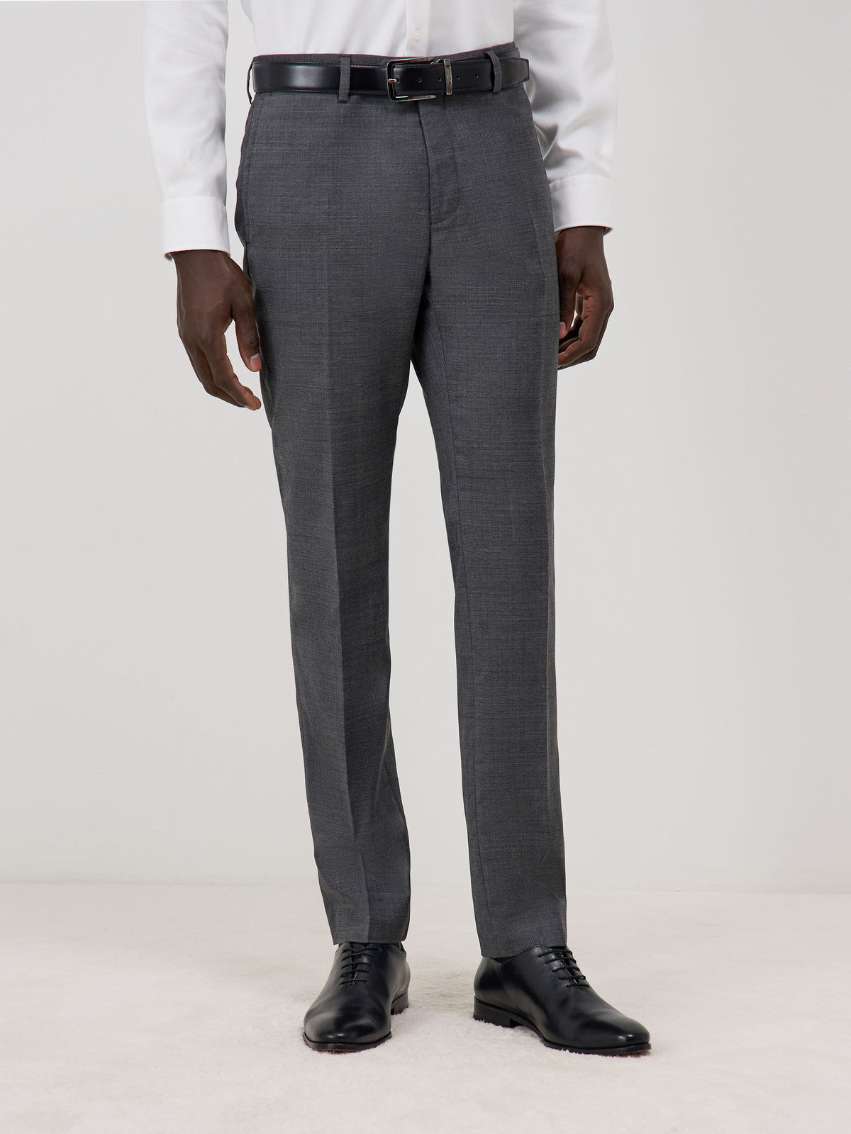 Pantalon regular gris prince de Galles — vue de face. Soniel Paris.