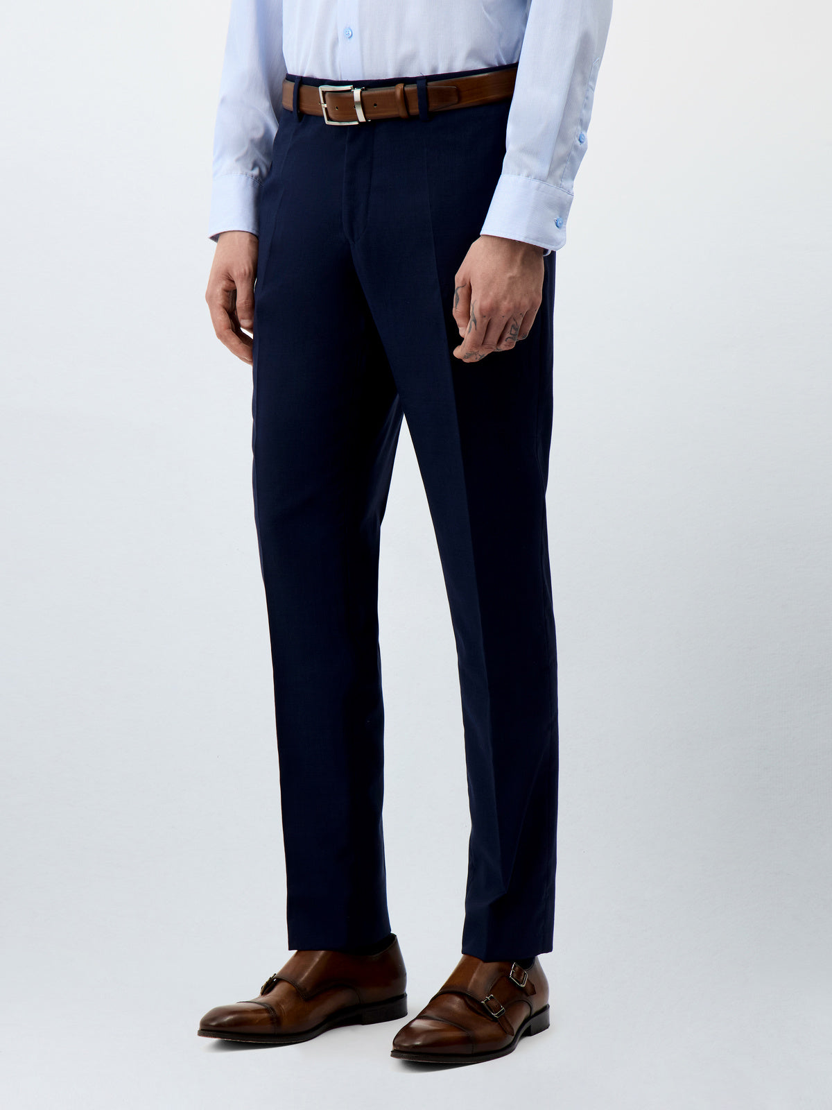 Pantalon marine prince de Galles — vue portée de face, en pied